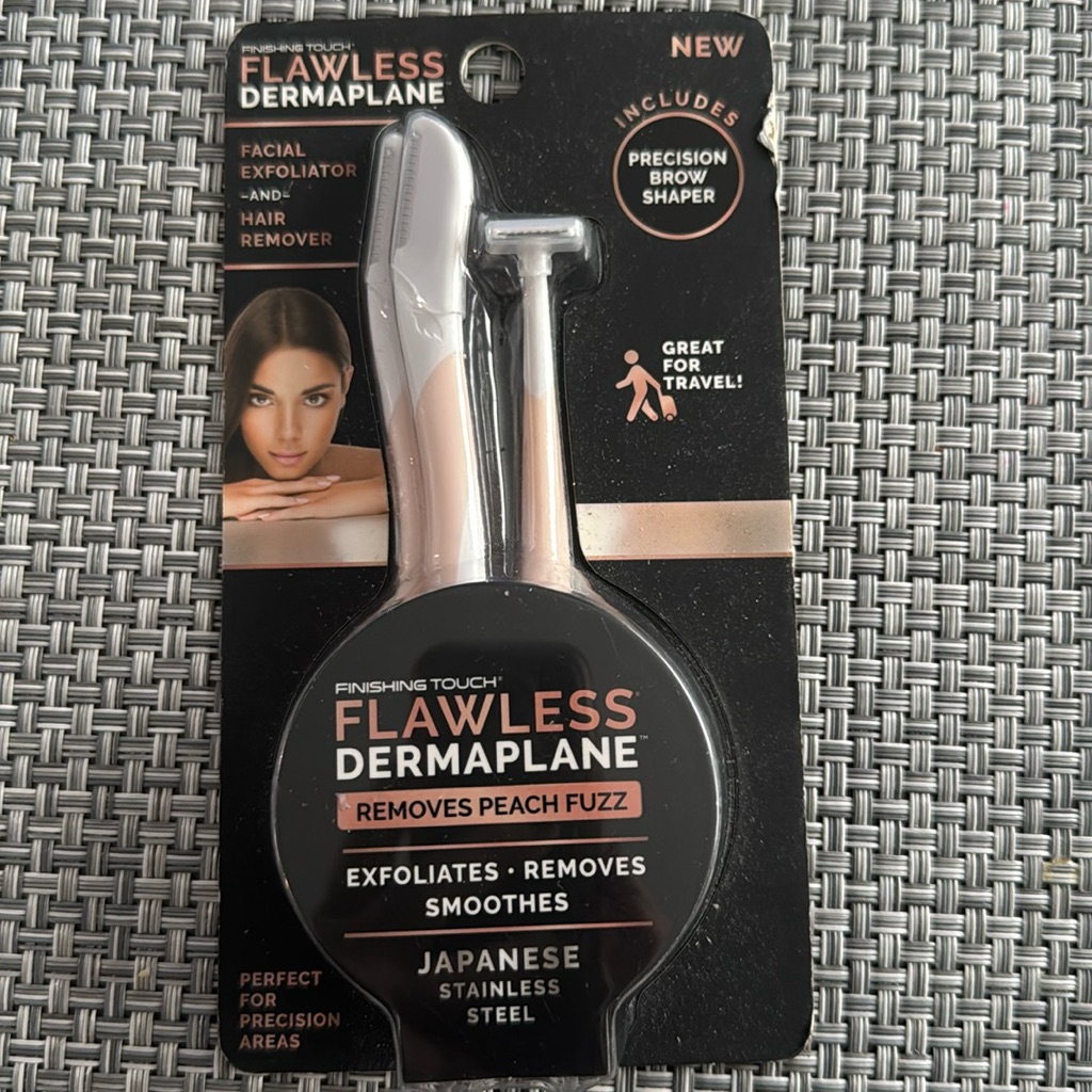 Flawlesss Dermaplane Set Facial Exfoliatiator Hair Remover And Brow Shaper
